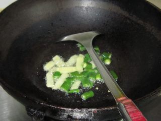 酸菜龙利鱼的做法步骤：4