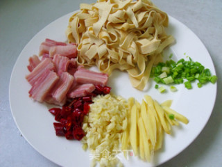 咸肉蒸百叶的做法步骤：2