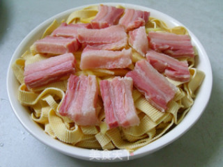 咸肉蒸百叶的做法步骤：5