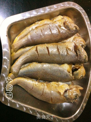 酥脆椒盐小黄鱼的做法步骤：2