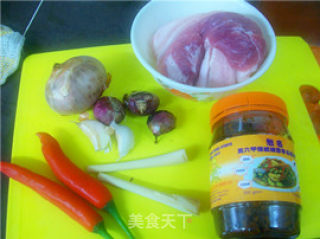 家常菜肴@@大马美食~~娘惹虾酱猪肉的做法步骤：1