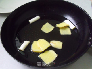 家庭版三杯鸡的做法步骤：3