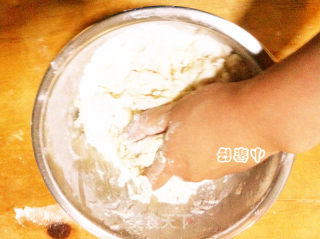 肉松毛毛虫面包的做法步骤：2