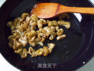 酸菜烧肥肠的做法步骤：5