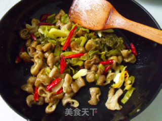 酸菜烧肥肠的做法步骤：6