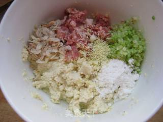 五花肉海带烧豆腐丸子的做法步骤：1