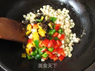 彩椒玉米炒鸡丁的做法步骤：7