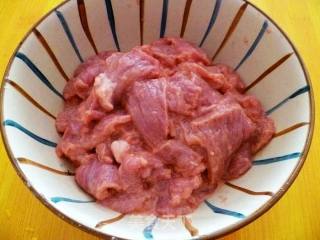 麻辣水煮牛肉的做法步骤：1