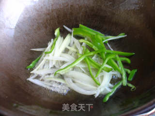 红油鸡蛋炒米粉的做法步骤：5