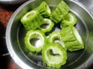 猪肉酿苦瓜的做法步骤：2