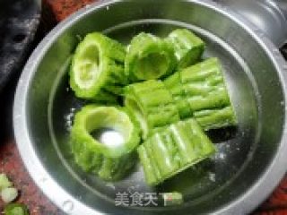 猪肉酿苦瓜的做法步骤：3