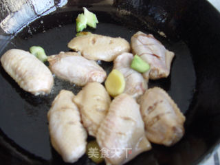 土豆烧鸡翅的做法步骤：2