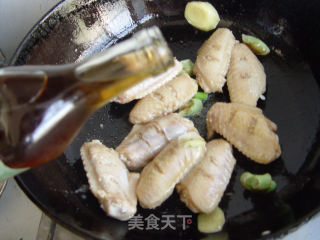 土豆烧鸡翅的做法步骤：3