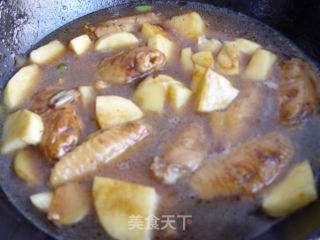 土豆烧鸡翅的做法步骤：7