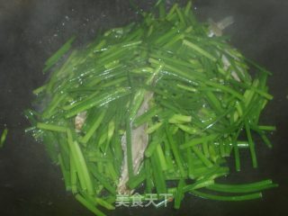 韭菜花炒剥皮鱼的做法步骤：5