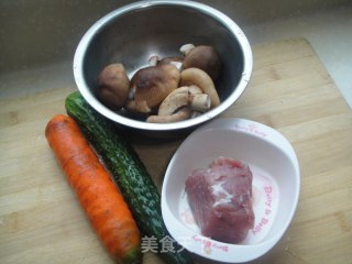 素三丁炒肉的做法步骤：1