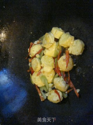 青红椒炒日本豆腐的做法步骤：4