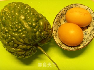 苦瓜炒蛋的做法步骤：1