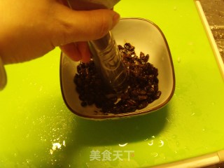 蒜茸豉椒蒸鰻魚的做法步骤：3