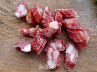 香菇青椒炒腊肠的做法步骤：2