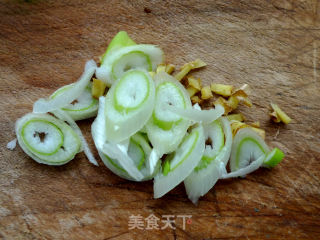 香菇青椒炒腊肠的做法步骤：4