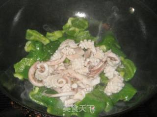 辣味青椒炒鱿鱼的做法步骤：5