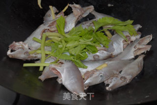 香芹煮鹿仔的做法步骤：5