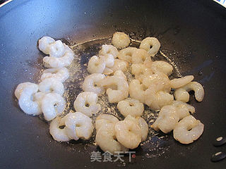 虾仁炒芦笋的做法步骤：2