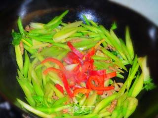 【家庭快手小炒】四季家常小炒---尖椒芹菜炒肉丝的做法步骤：8