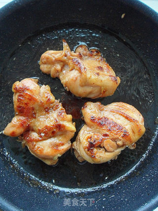 【荤菜】香煎鸡腿肉的做法步骤：9