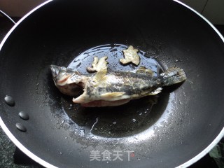 【鳌花鱼黄芪当归汤】的做法步骤：3