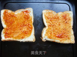 轻松10分钟早餐也能享受到批萨的美味-----吐司小批萨的做法步骤：2