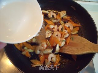 挡不住的清新鲜香------鲜虾黄瓜饭的做法步骤：8
