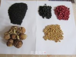 补脑乌发--核桃芝麻五谷粉的做法步骤：1