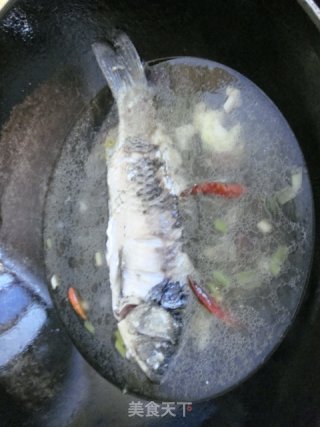 鲫鱼豆腐汤的做法步骤：6