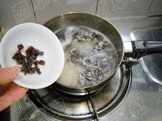 黑木耳山楂粥的做法步骤：5