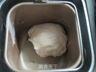 黑芝麻粉面包的做法步骤：1