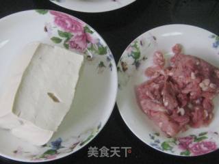 剁椒肉丝豆腐的做法步骤：1