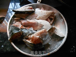 香煎三文鱼头的做法步骤：3