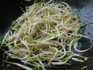 绿豆芽蛋炒饭的做法步骤：3