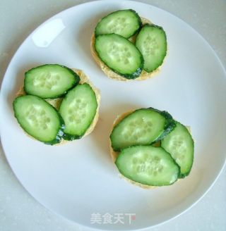 给你一整天活力的早餐------芝士猪排小汉堡的做法步骤：3