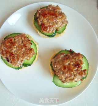 给你一整天活力的早餐------芝士猪排小汉堡的做法步骤：4