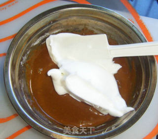 香醇摩卡戚风—— 电饭锅做的做法步骤：8