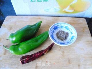 干煸青椒丝的做法步骤：1