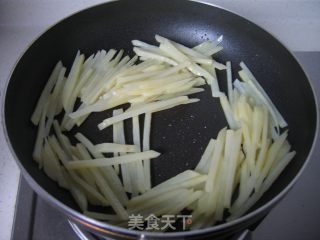 土豆芹菜炒肉丝的做法步骤：3