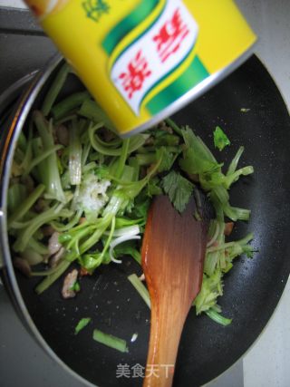 土豆芹菜炒肉丝的做法步骤：7