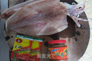 辣炒鱿鱼丝的做法步骤：1