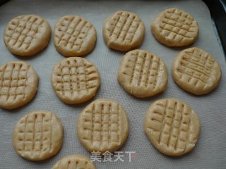 香酥幼滑----花生酱飘香饼干的做法步骤：10