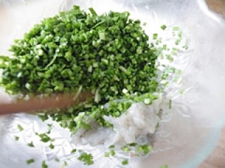 三鲜大锅贴的做法步骤：8