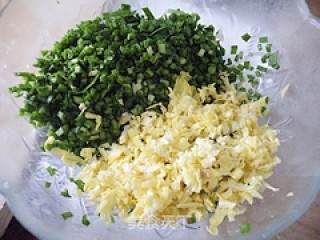 三鲜大锅贴的做法步骤：9